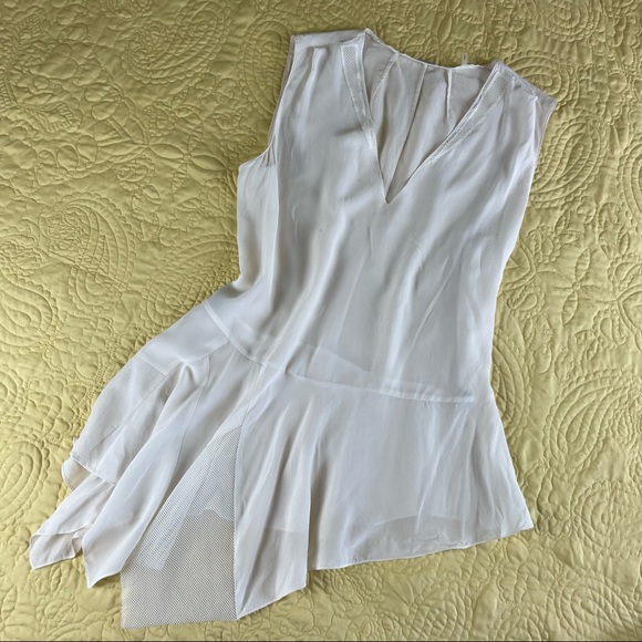 Elie Tahari Tops - Champagne V-Neck Sleeveless Top
